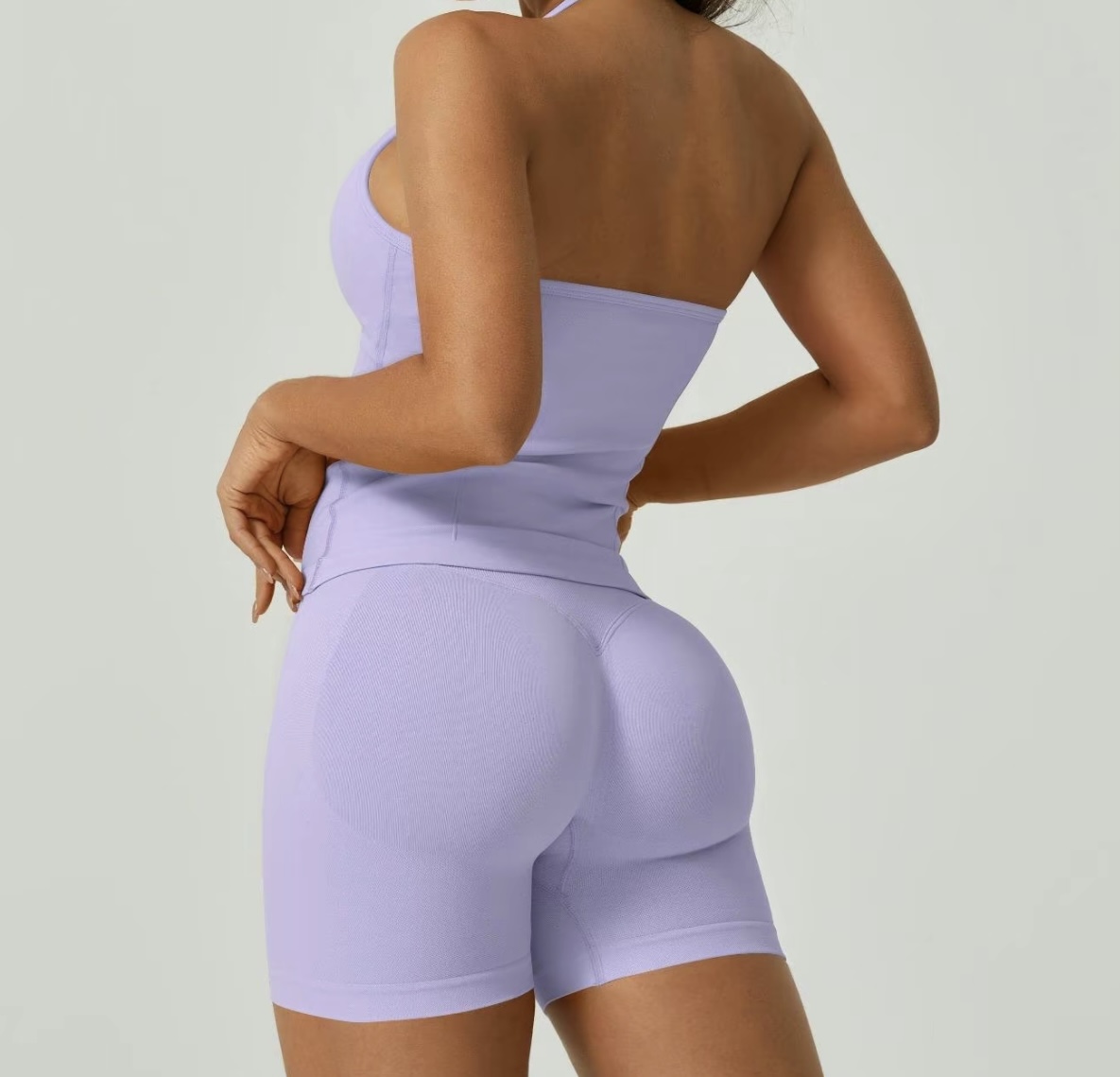 Conjunto fitness de alças finas e decote franzido