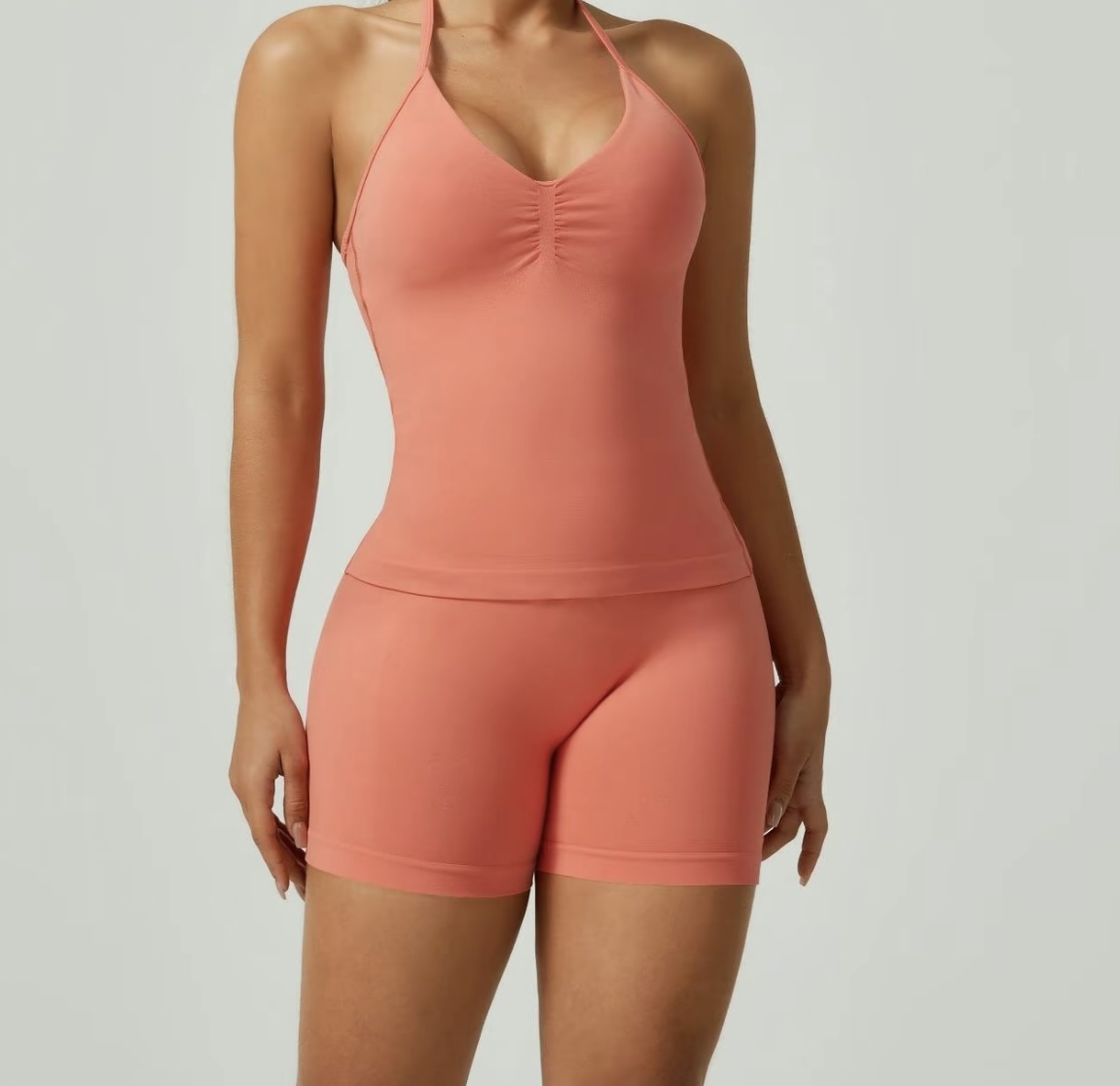 Conjunto fitness de alças finas e decote franzido 